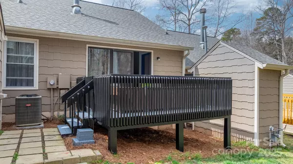 Hickory, NC 28601,413 19th Avenue CT NE