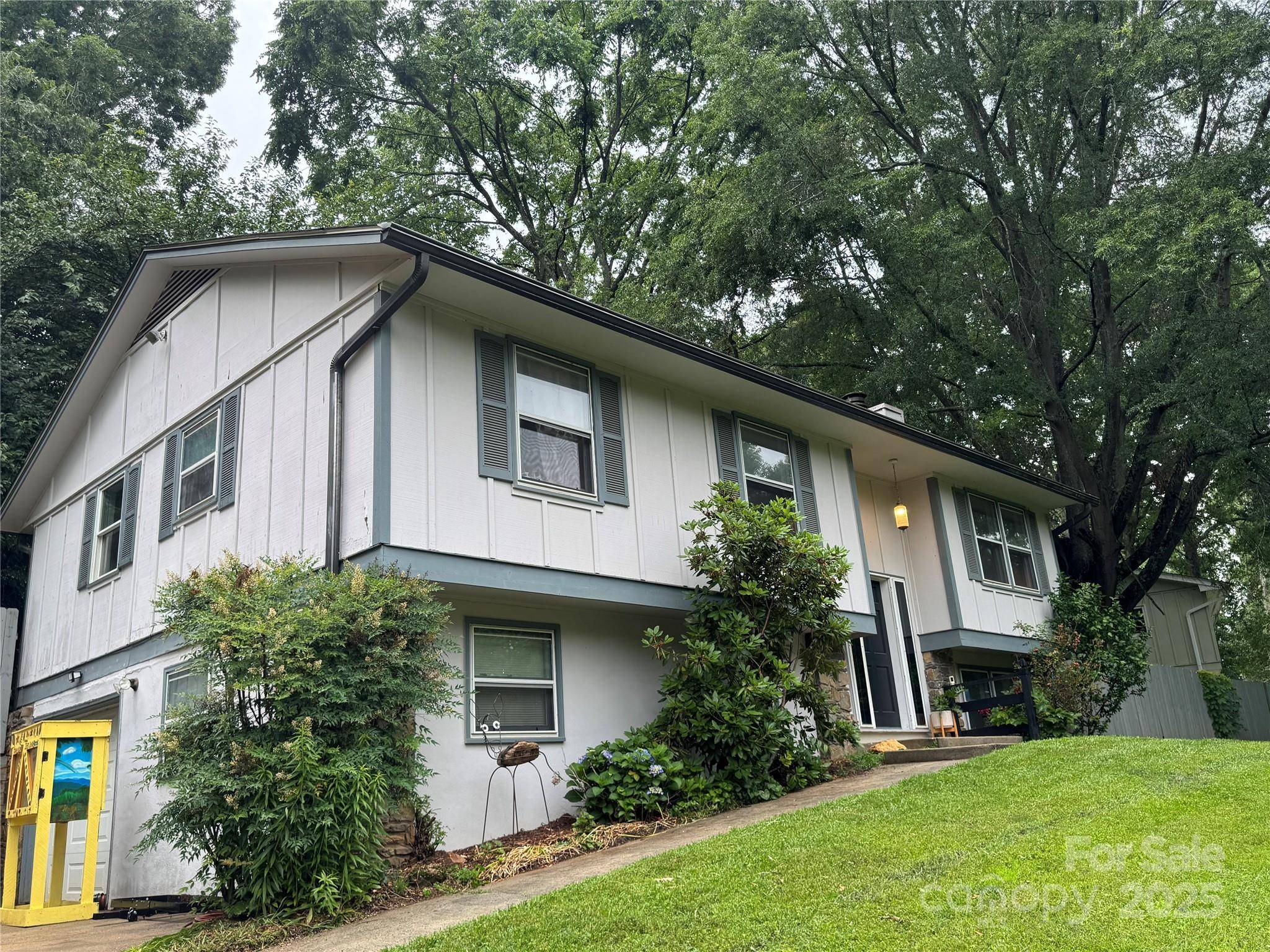 Arden, NC 28704,1 Spring Valley DR