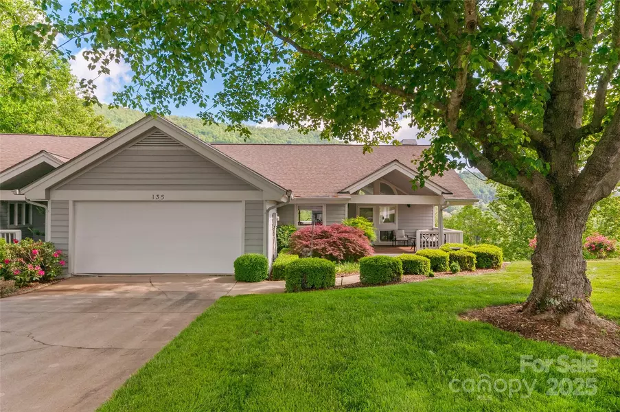 135 Oakcrest LN, Waynesville, NC 28786