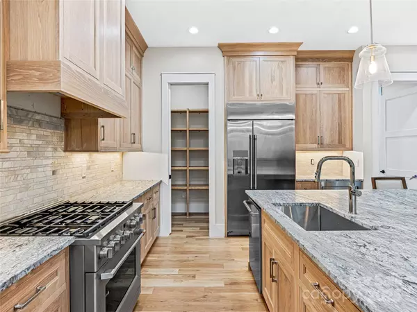 Asheville, NC 28803,435 Barrington DR