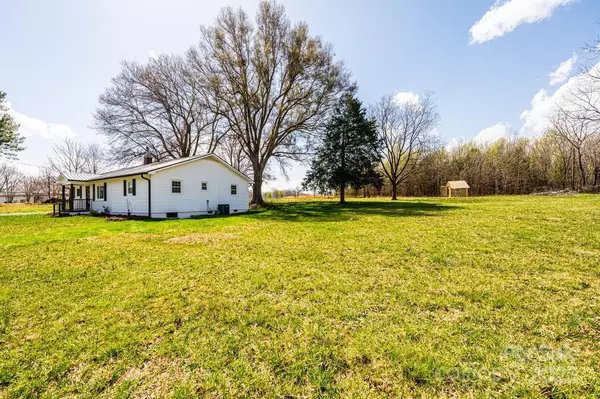 Hickory, NC 28602,1993 Moss Farm RD