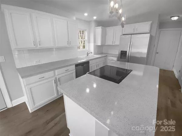 Charlotte, NC 28210,9144 Cameron Wood DR