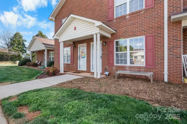 Conover, NC 28613,102 Brandywine DR NE #R3