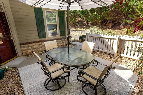 Swannanoa, NC 28778,17 Outlook CIR