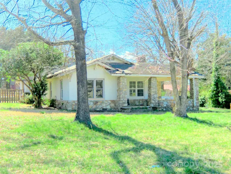 2033 Shelby RD, Kings Mountain, NC 28086