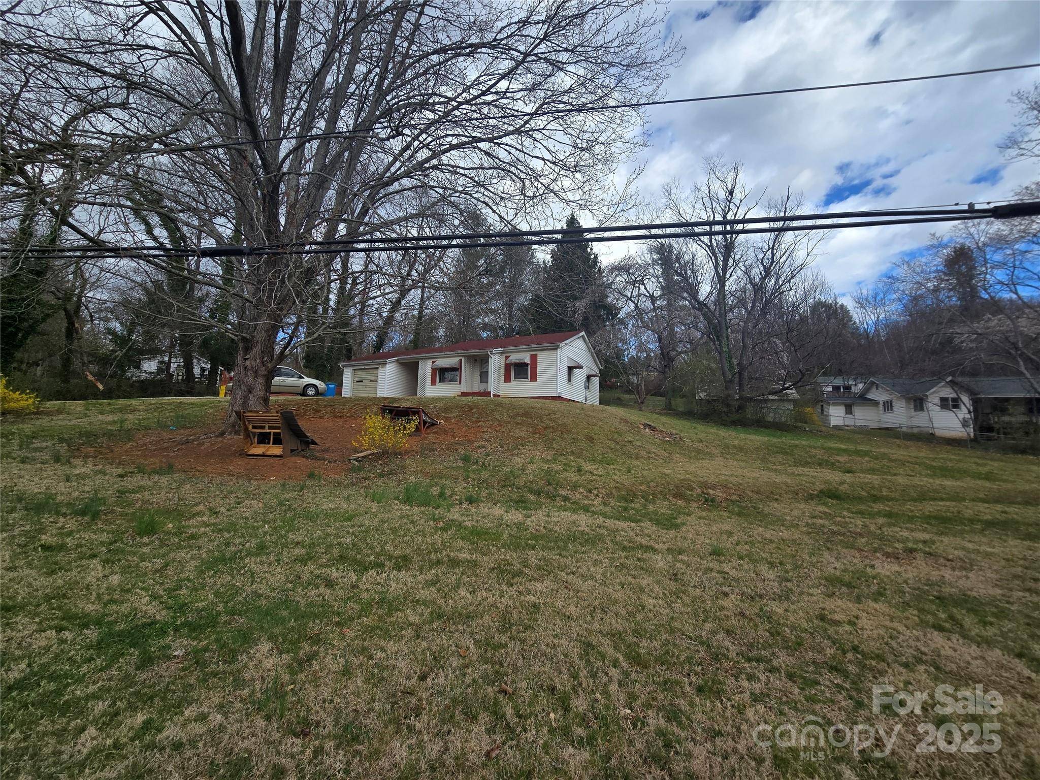 Asheville, NC 28805,11 Season LN