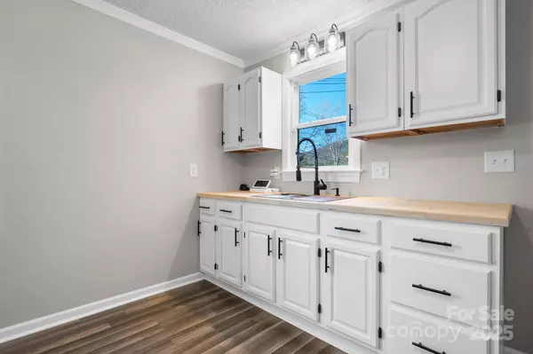 Lenoir, NC 28645,3992 / 3996 Dug Hill RD