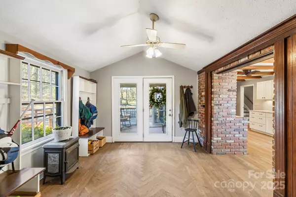 Hendersonville, NC 28739,203 Davis Mountain RD