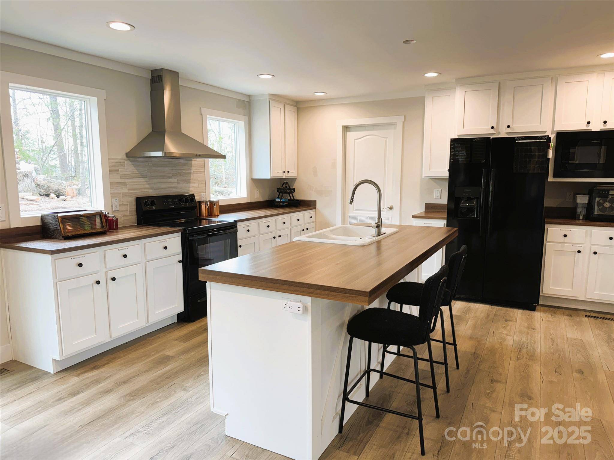 Bakersville, NC 28705,92 Jarrett DR