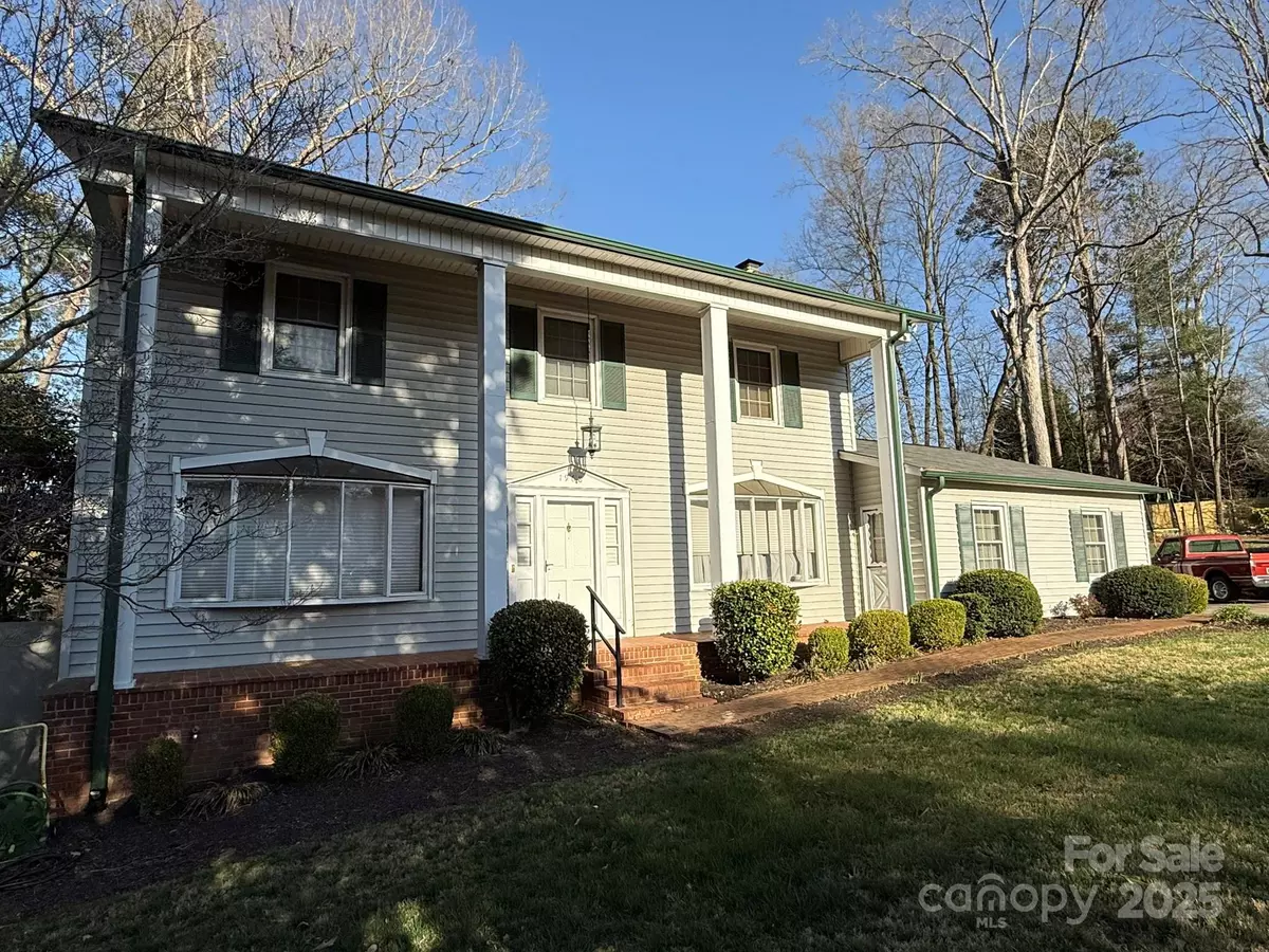Hickory, NC 28601,1968 12th Street PL NE