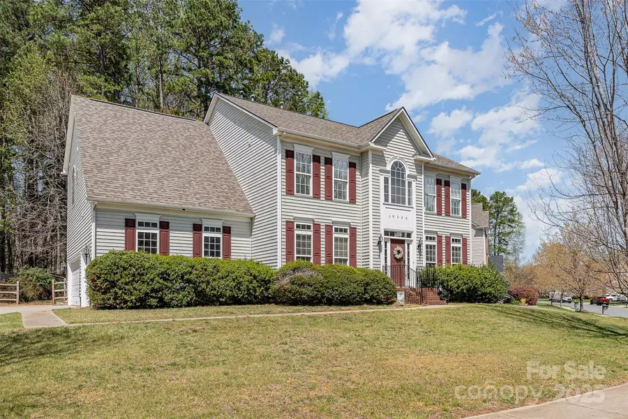 10200 Rivendell LN NW, Charlotte, NC 28269