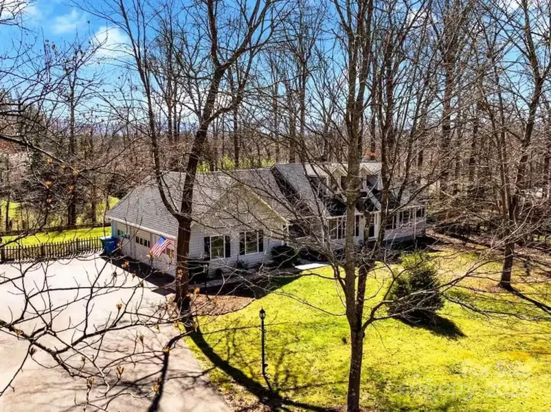 10 High Meadows DR, Candler, NC 28715