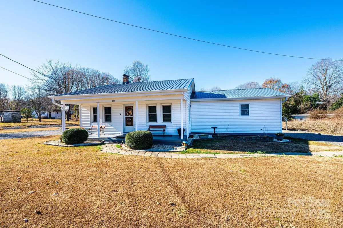Hickory, NC 28601,129 38th ST