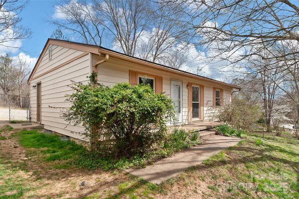 Asheville, NC 28806,279 State ST