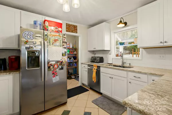 Newland, NC 28657,33 Royal Pines DR