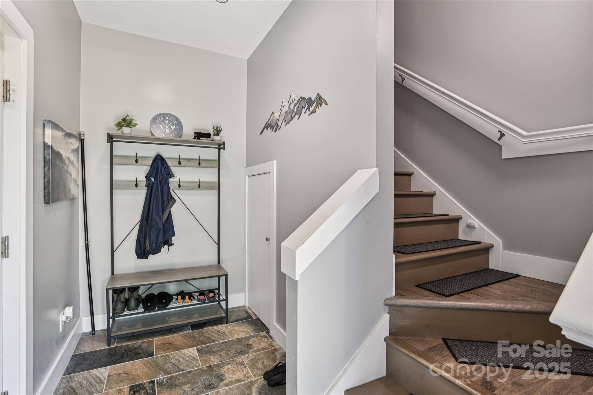 Asheville, NC 28804,8 Apple LN