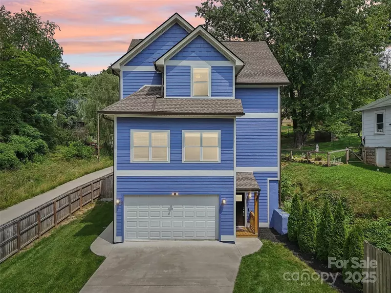 8 Apple LN, Asheville, NC 28804