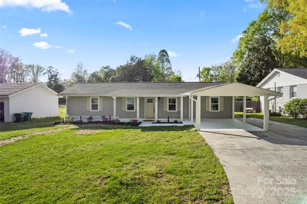 Matthews, NC 28105,325 Club View LN