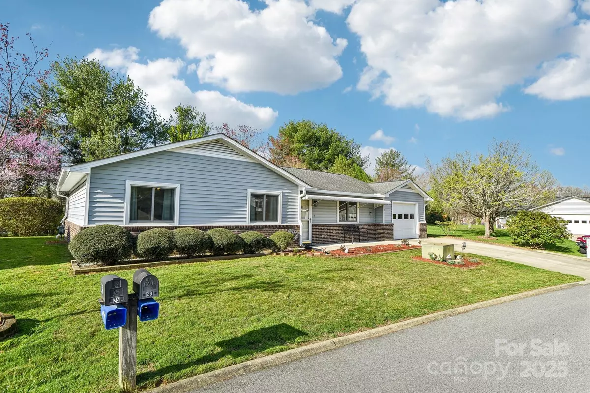 Hendersonville, NC 28792,29 Wintry DR