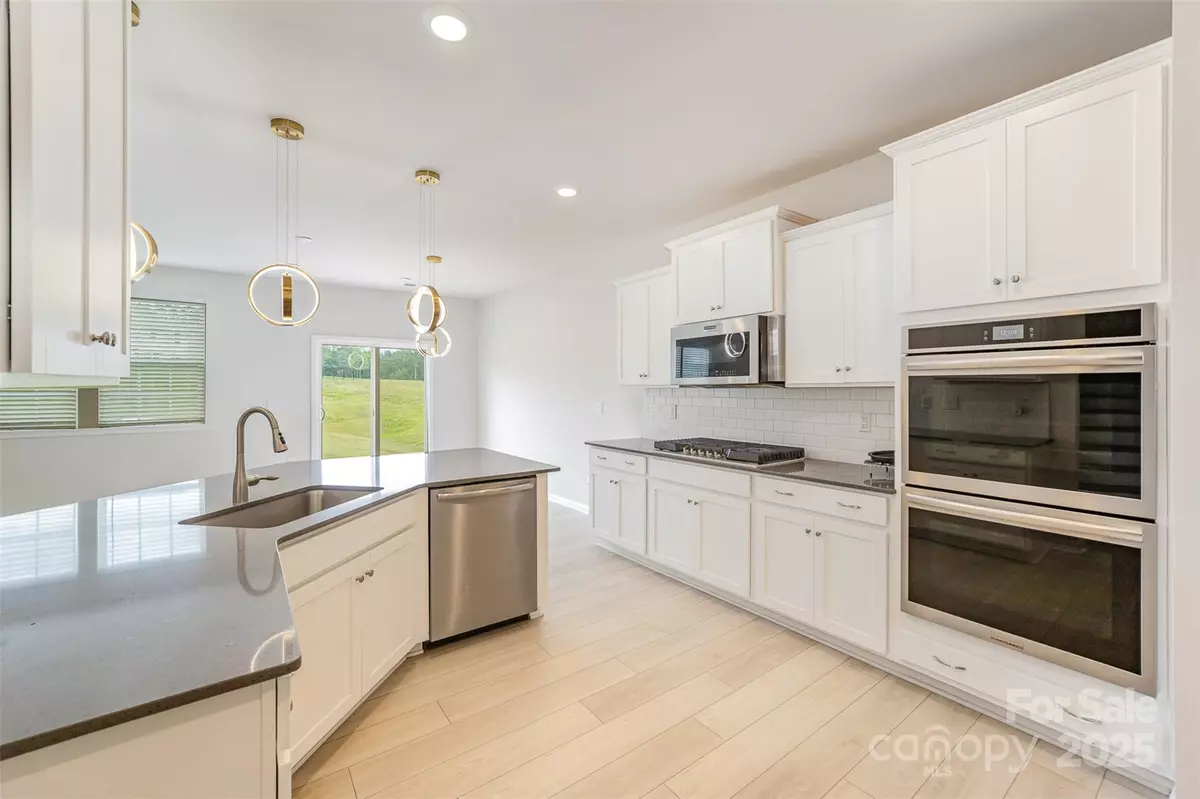 Maiden, NC 28650,2039 Morning Gold DR