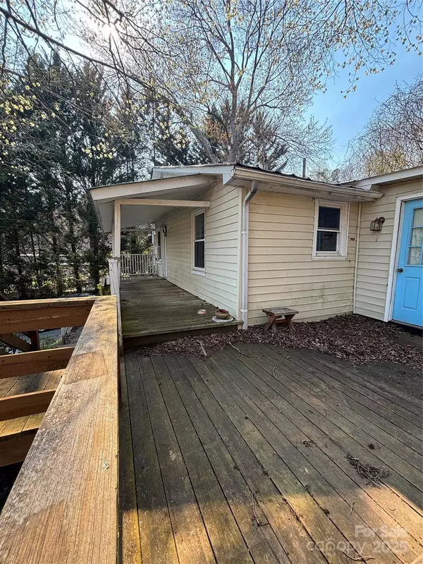 Tryon, NC 28782,30 Porter ST