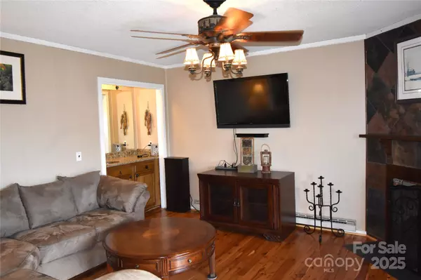 Beech Mountain, NC 28604,301 Pinnacle Inn RD #3219