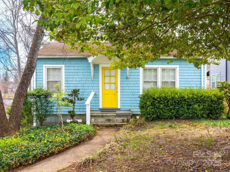202 Aurora DR, Asheville, NC 28805