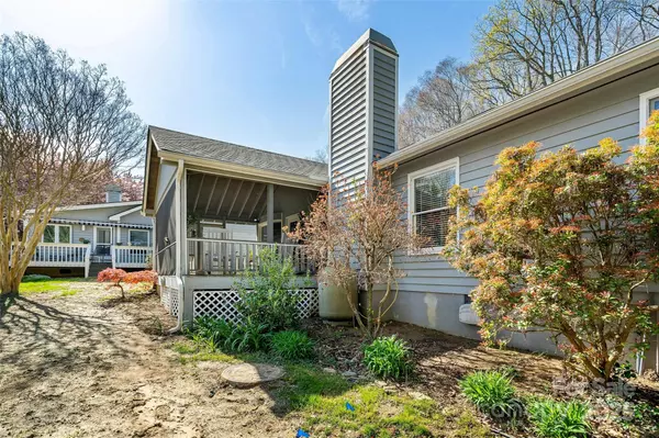 Black Mountain, NC 28711,2 Llama Vista CT