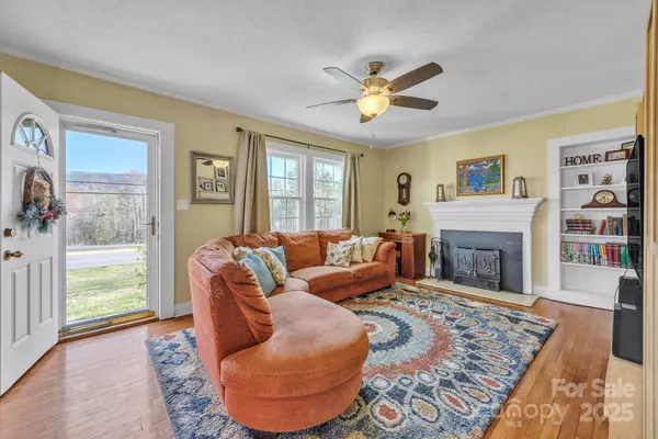 1109 Wildwood RD NE, Lenoir, NC 28645