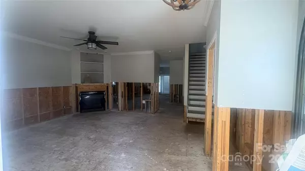 Charlotte, NC 28214,1134 Riverside DR