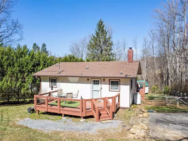 Waynesville, NC 28786,256 Apple Tree CT