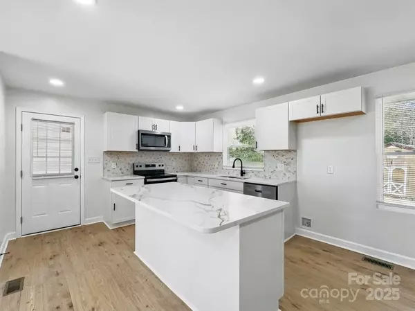 Charlotte, NC 28216,4331 Hamilton CIR