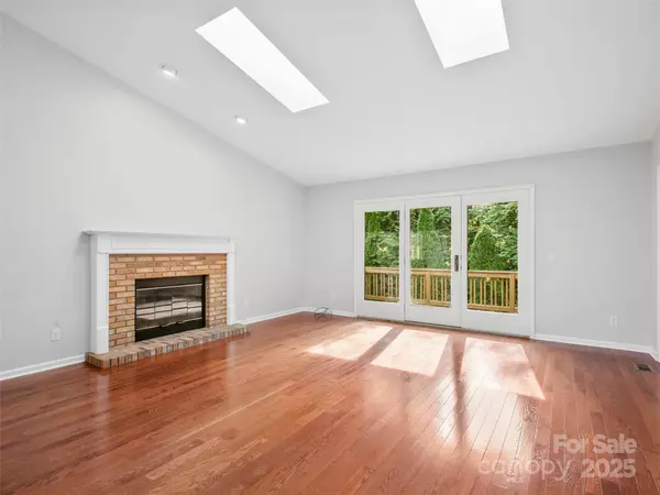 Hendersonville, NC 28791,205 Wild Oak LN