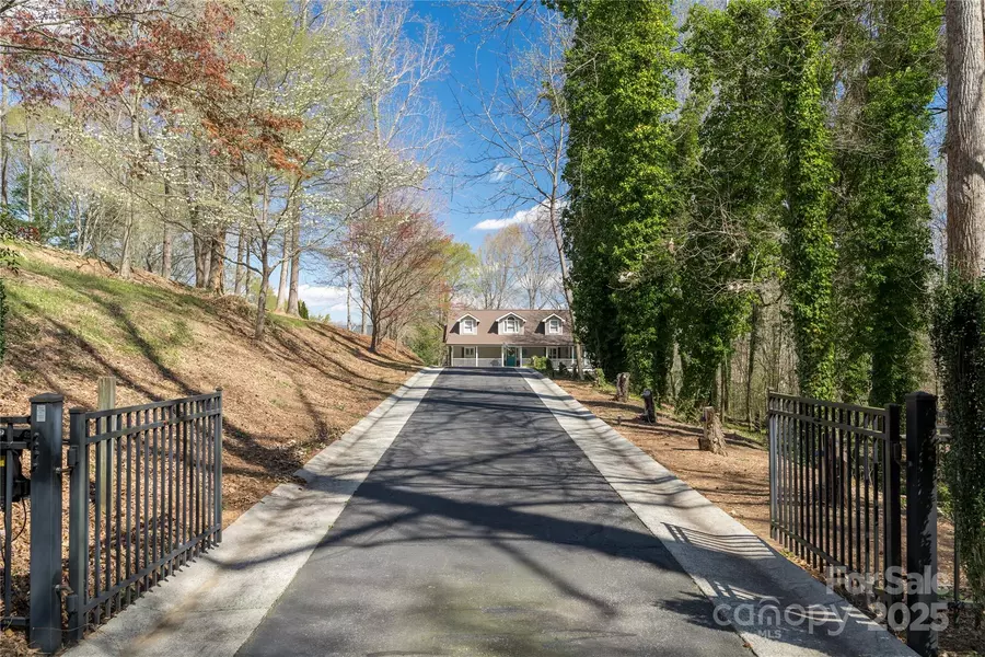 8172 Summit Ridge DR, Catawba, NC 28609