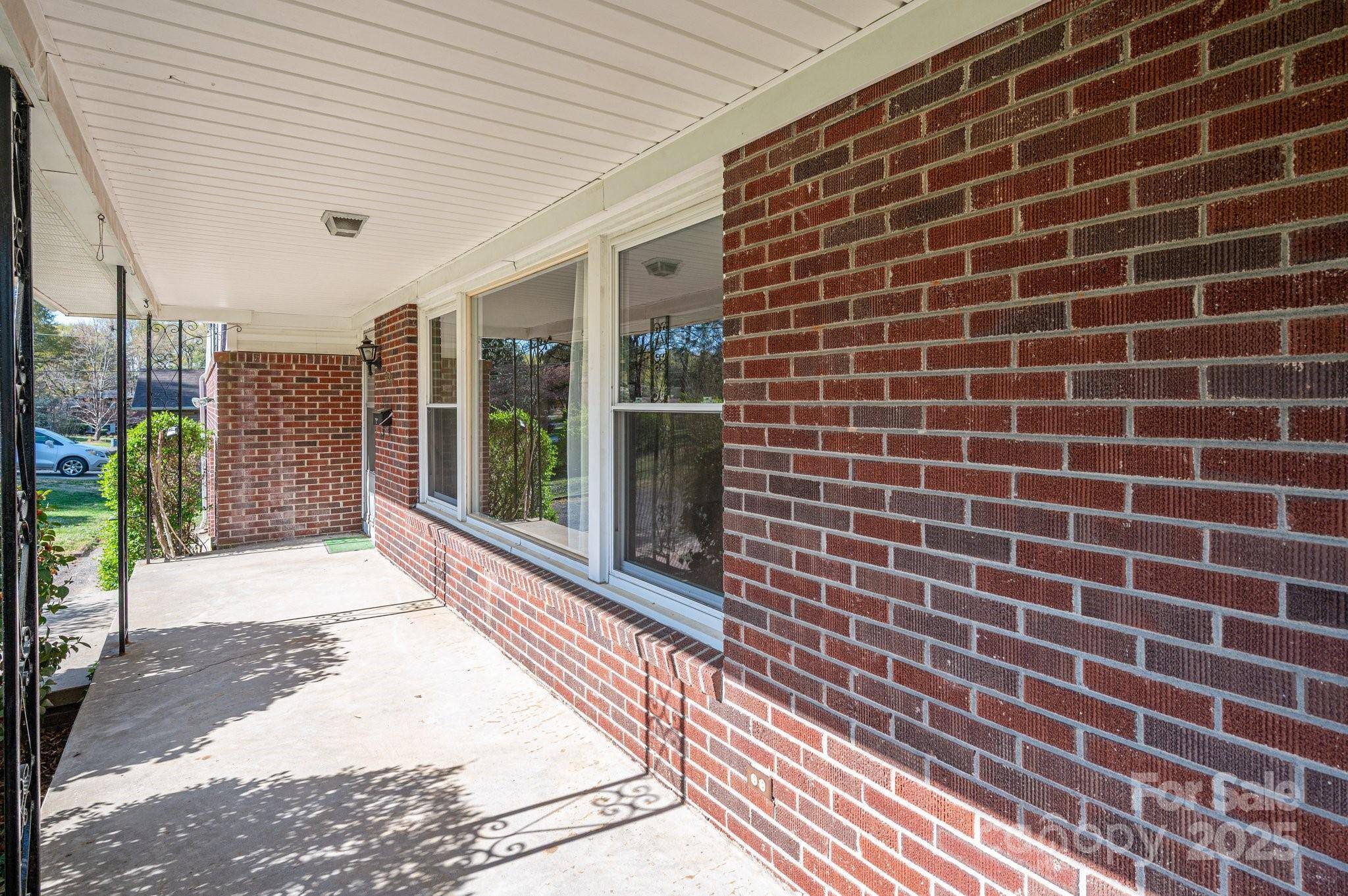 Gastonia, NC 28054,521 Hawthorne LN