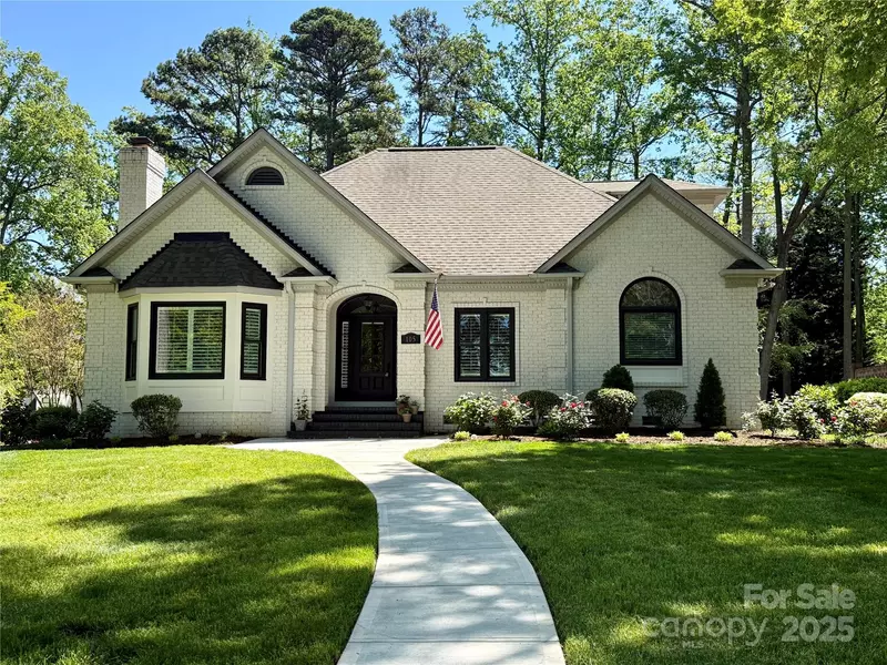 105 Beach LN, Mooresville, NC 28117