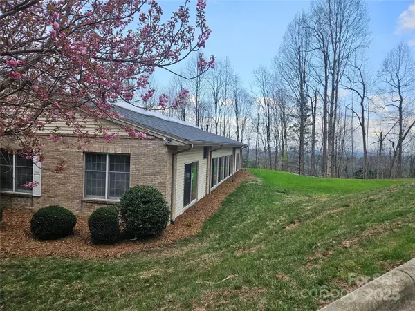 Hendersonville, NC 28792,329 Carriage Crest DR