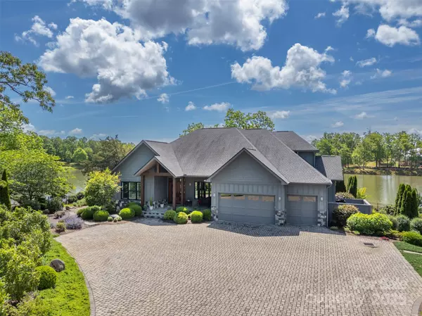 Columbus, NC 28722,984 Mapleton LN