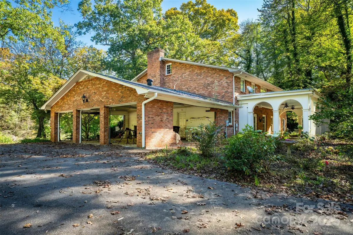 Canton, NC 28716,21 Riverbend RD