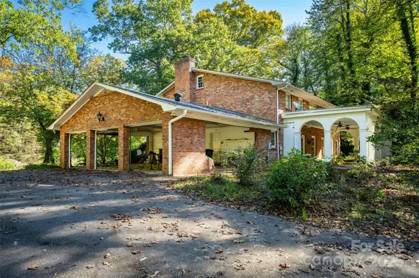 21 Riverbend RD, Canton, NC 28716