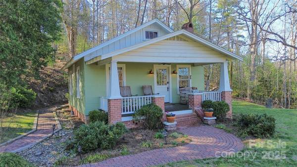 185 Holliday RD, Horse Shoe, NC 28742