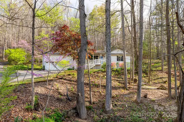 21 Mann RD, Asheville, NC 28805