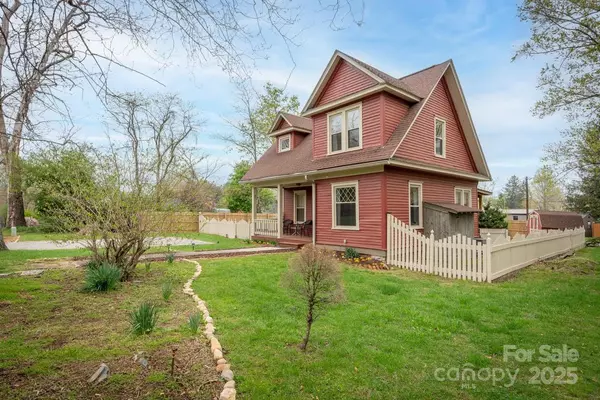 East Flat Rock, NC 28726,102 Jody ST E