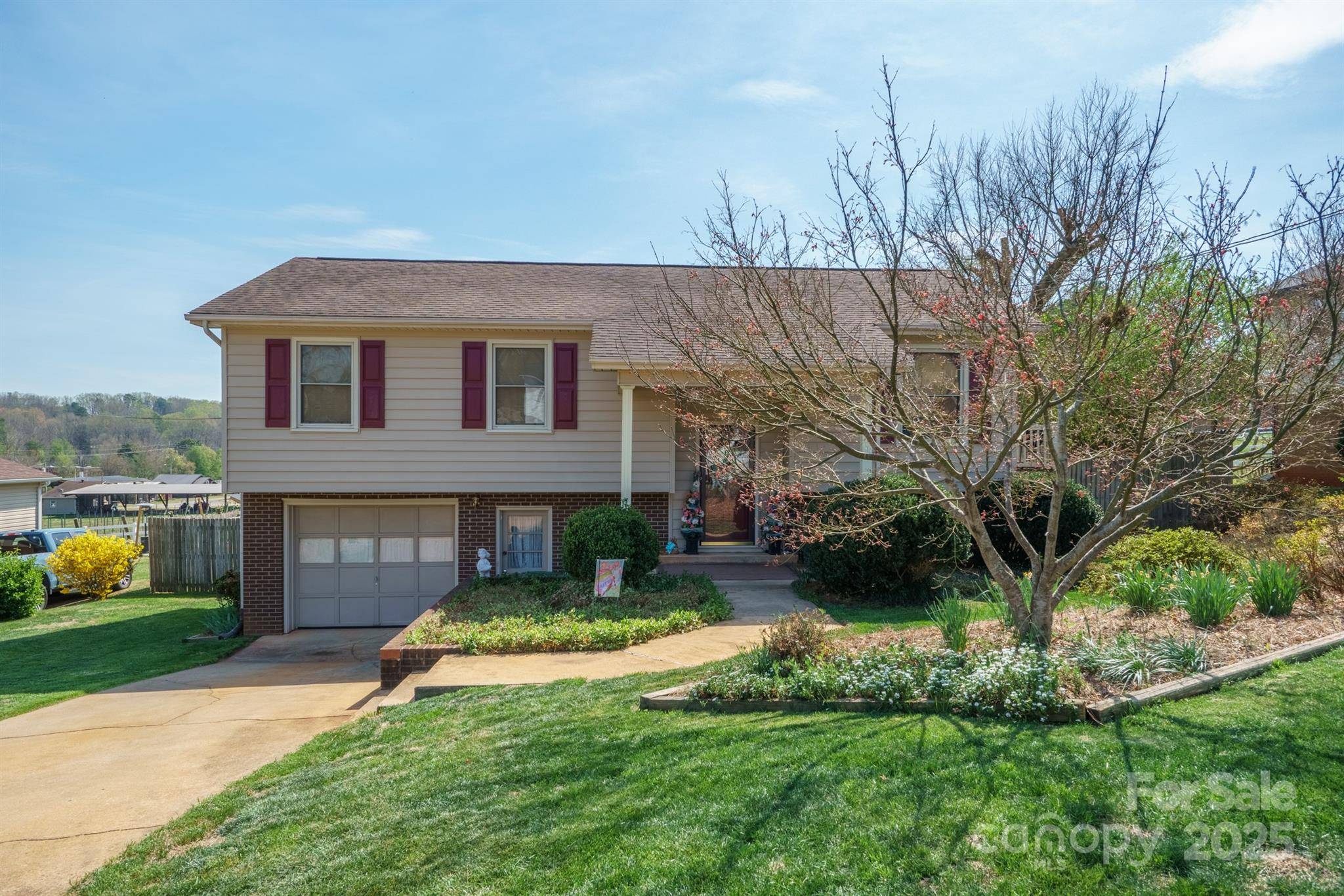 Newton, NC 28658,409 Cardinal DR
