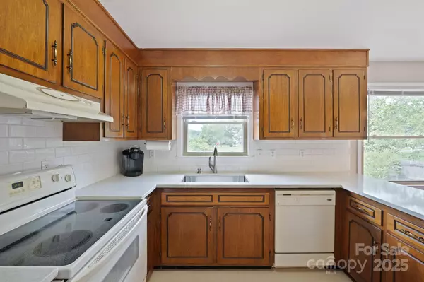 Newton, NC 28658,409 Cardinal DR