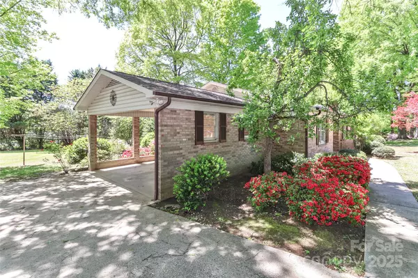 Mooresville, NC 28115,783 Carpenter AVE