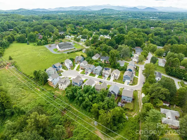 Asheville, NC 28803,7 Shakedown ST