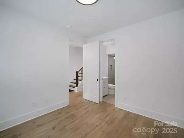 Charlotte, NC 28204,2512 Park Rose LN #16