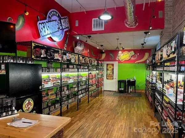 Asheville, NC 28801,6 College ST