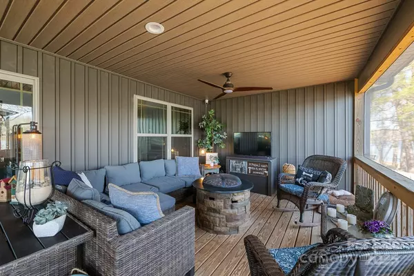 New London, NC 28127,466 Shoreline RD
